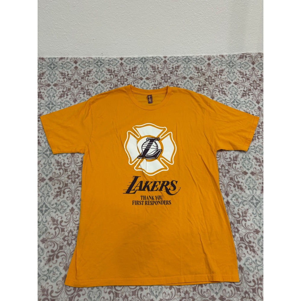 Los Angeles Lakers First Responders Graphic T-Shirt Mens XL Gold Basketball Tee